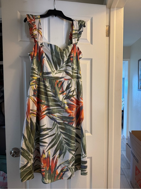 52Seven Dresses & Skirts - Tropical Print Sundress with Ruffled Straps - White & Green